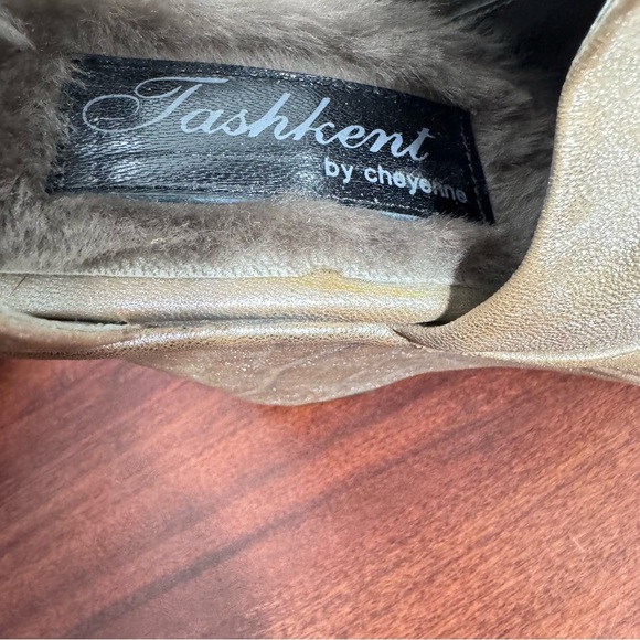 NWOB Tashkent by Cheyenne Beige Metallic Platform Wedges Booties Back Bow Sz 41 - Picture 4 of 11